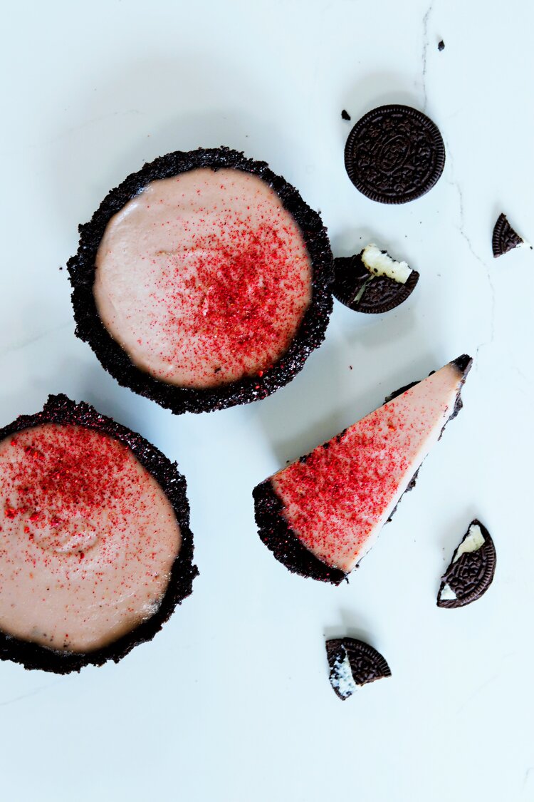 OREO CRUST STRAWBERRY CHEESECAKE (VEGAN)