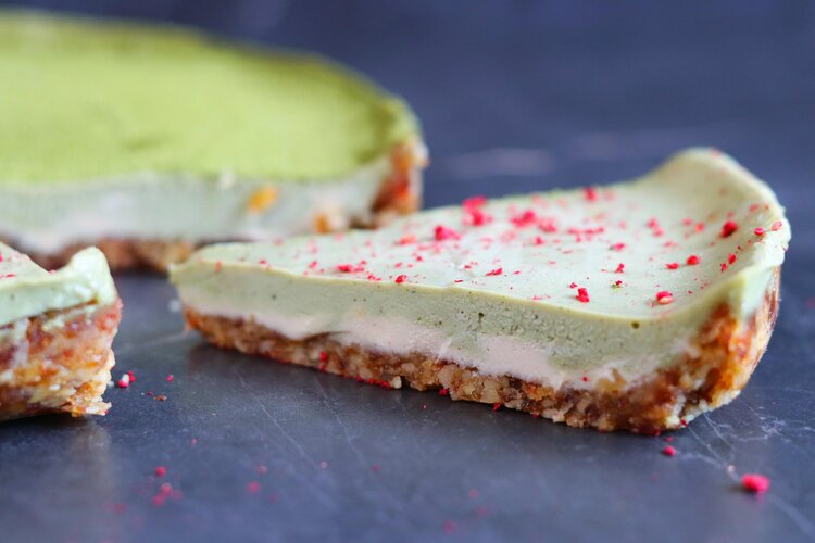CREAMY NO-BAKE VEGAN MATCHA CHEESECAKE
