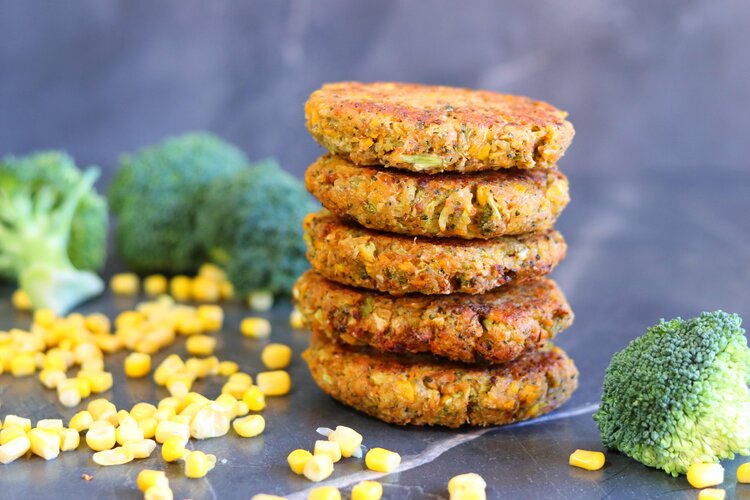 DELICIOUS CORN AND BROCCOLI FRITTERS