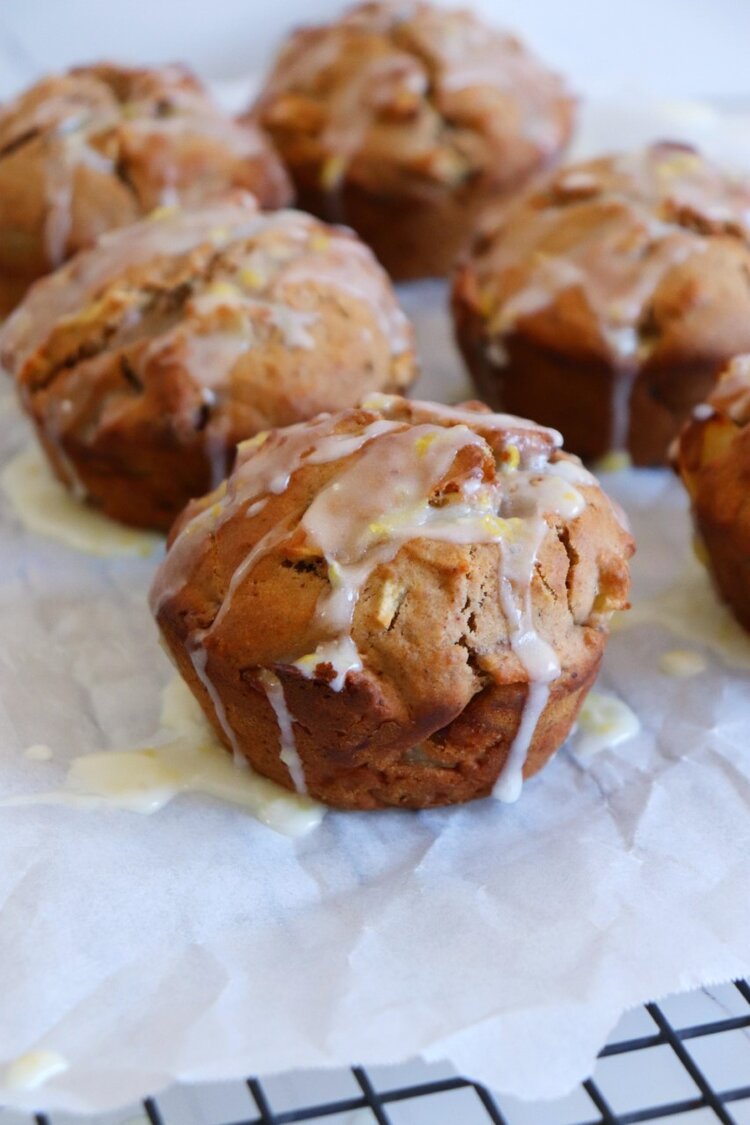 APPLE CINNAMON MUFFINS